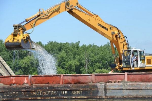 Mississippi River dredging to proceed under US$32 million contract