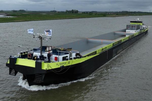 VESSEL REFIT | H2 Barge 1 – Dutch operator adds hydrogen-powered boxship to inland fleet