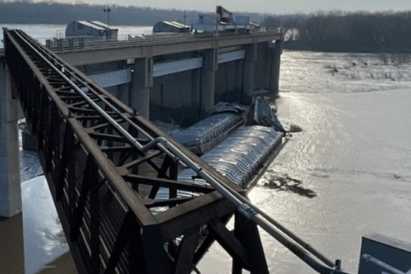NTSB determines probable cause in Ohio River tow strike on locks