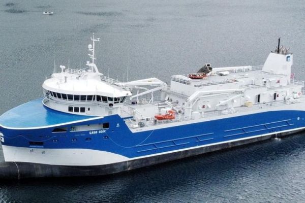 VESSEL REVIEW | Gåsø Odin – Large hybrid wellboat with advanced fish treatment and transport systems