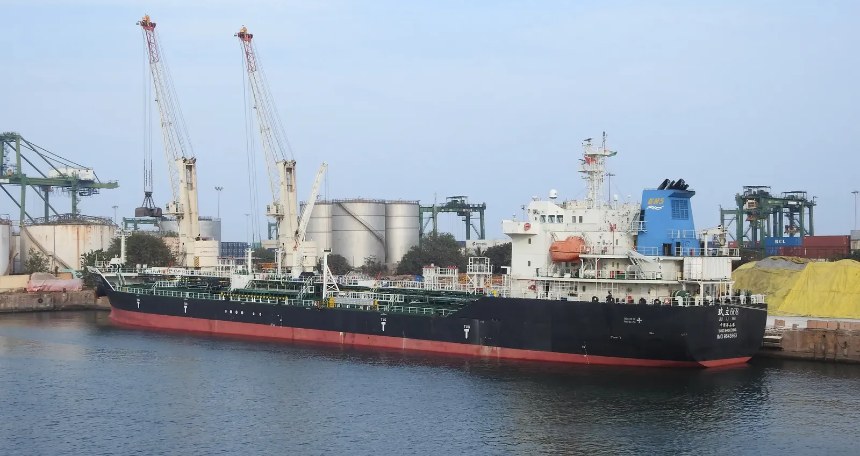 The chemical tanker Jiuli 668 prior to conversion into the methanol bunkering vessel Haigang Zhiyuan