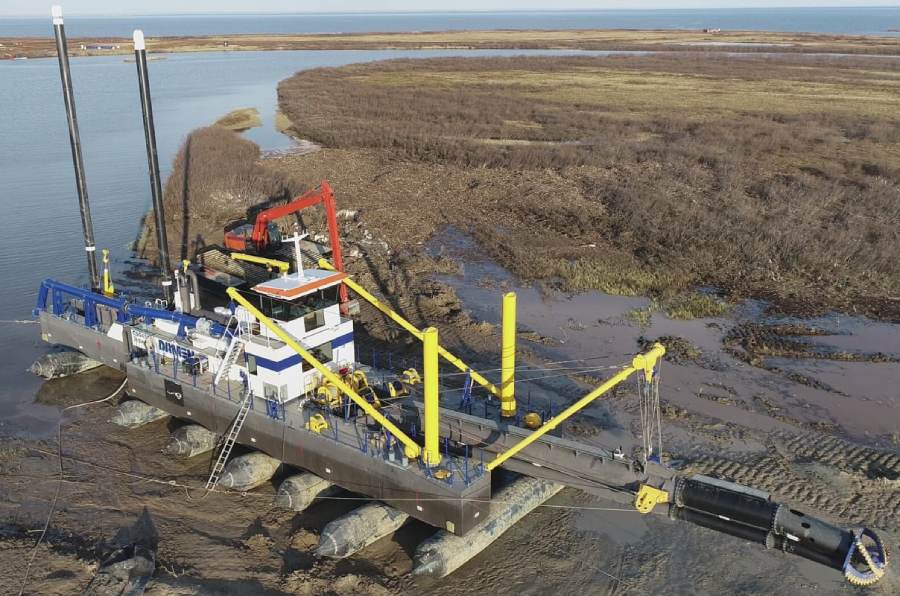 VESSEL REVIEW | Zephir – Compact dredger for Russian Arctic operator