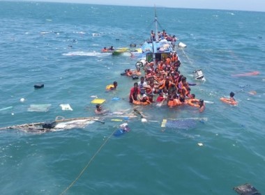 13 rescued from capsized boat off Cavite, Philippines - Baird Maritime